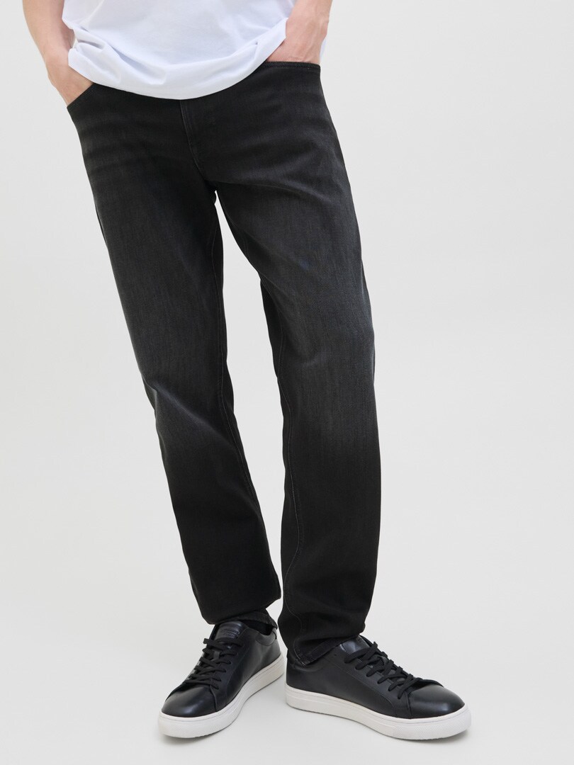 Rebel Adam Tapered Jeans Black_2.jpg
