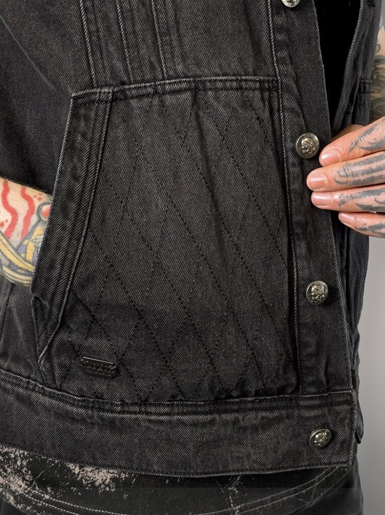 UNDYING sleeveless jacket 4.jpg