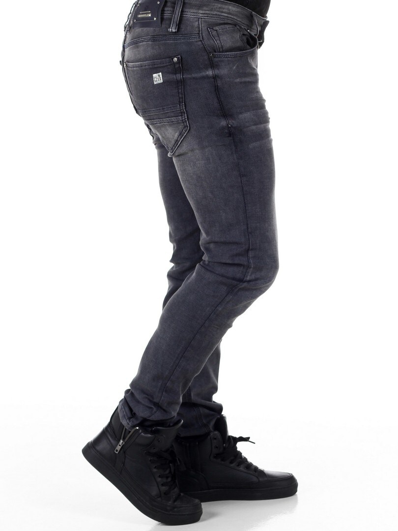 Victory Slim fit 3.jpg